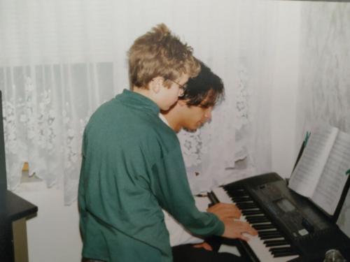 Daniel Schramm mit Onkel Reno am Keyboard